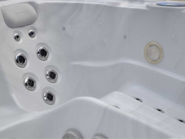 Jacuzzi en buitenspa - vonato - lunaro - vrijstaand 5 persoons bad - afbeelding 3 van  9
