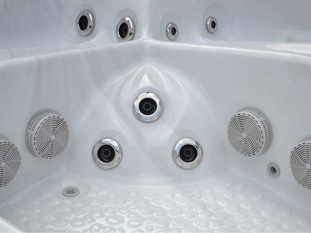 Jacuzzi en buitenspa - vonato - lunaro - vrijstaand 5 persoons bad - afbeelding 7 van  9