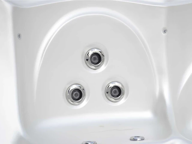 Jacuzzi en buitenspa - vonato - selvira - vrijstaand 5 persoons bad - afbeelding 6 van  10