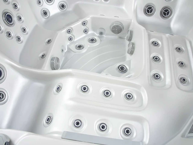 Jacuzzi en buitenspa - vonato - vantica - vrijstaand 5 persoons bad - afbeelding 3 van  10