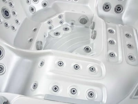Jacuzzi en buitenspa - vonato - vantica - vrijstaand 5 persoons bad - afbeelding 3 van  10
