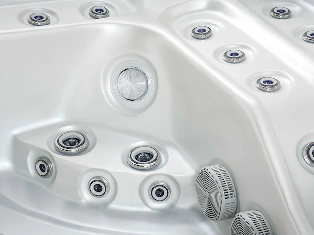 Jacuzzi en buitenspa - vonato - vantica - vrijstaand 5 persoons bad - afbeelding 4 van  10