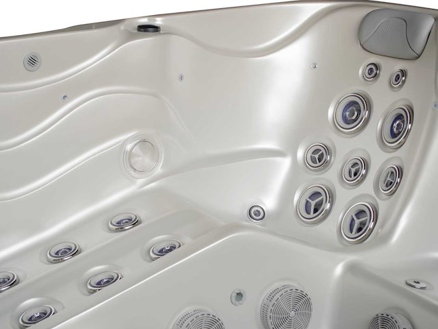 Jacuzzi en buitenspa - vonato - vistano - vrijstaand 5 persoons bad - afbeelding 31 van  62