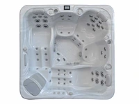 Jacuzzi en buitenspa - vonato - voltra - vrijstaand 5 persoons bad - afbeelding 1 van  8