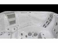 Jacuzzi en buitenspa - vonato - voltra - vrijstaand 5 persoons bad - afbeelding 6 van  8