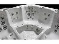 Jacuzzi en buitenspa - vonato - voltra - vrijstaand 5 persoons bad - afbeelding 5 van  8