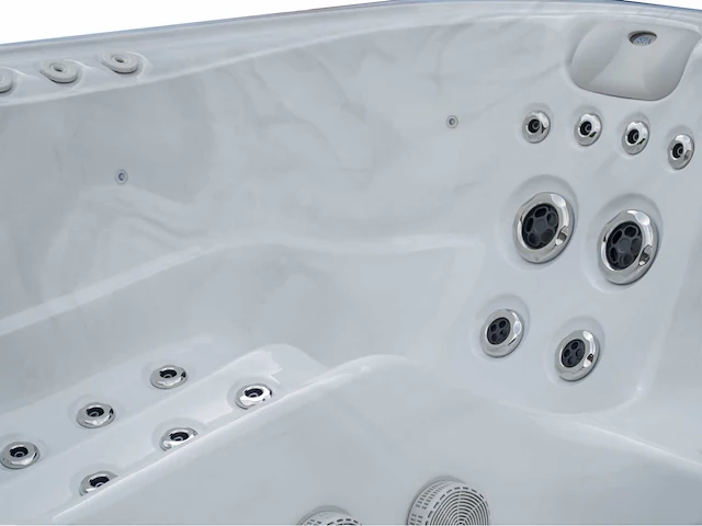 Jacuzzi en buitenspa - vonato - zorenta - vrijstaand 5 persoons bad - afbeelding 13 van  14