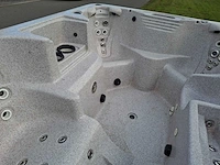 Jacuzzi en buitenspa - afbeelding 31 van  31