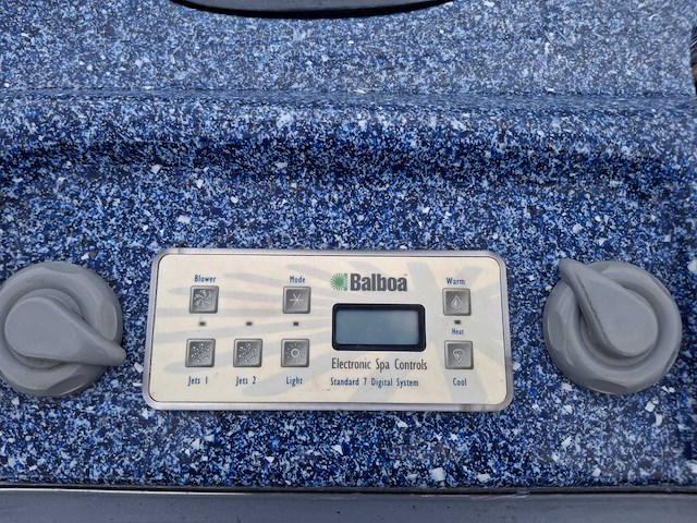 Jacuzzi en buitenspa - afbeelding 17 van  28