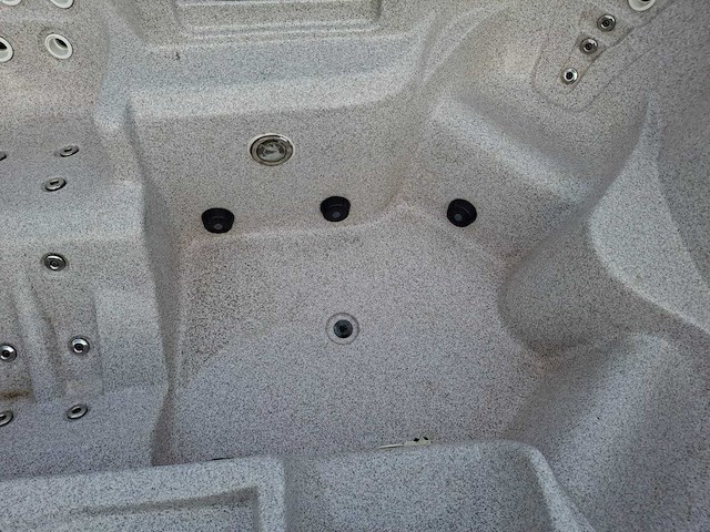 Jacuzzi en buitenspa - afbeelding 29 van  31