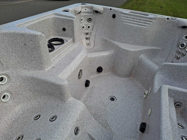 Jacuzzi en buitenspa - afbeelding 31 van  31