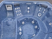 Jacuzzi en buitenspa - afbeelding 5 van  28