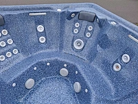 Jacuzzi en buitenspa - afbeelding 6 van  28