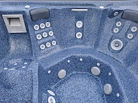Jacuzzi en buitenspa - afbeelding 7 van  28