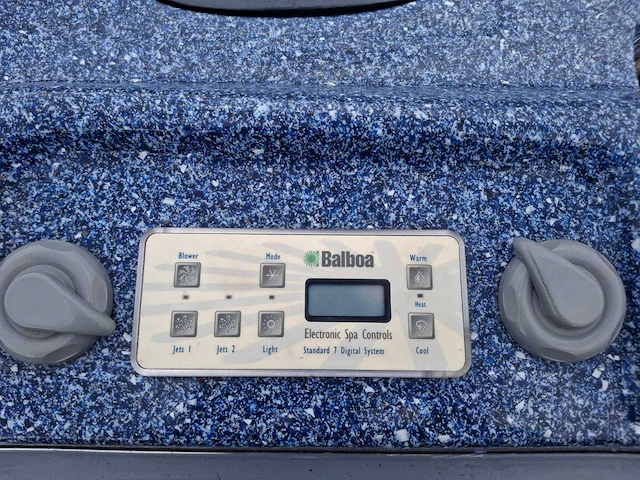 Jacuzzi en buitenspa - afbeelding 17 van  28