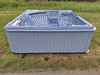 Jacuzzi en buitenspa - afbeelding 22 van  28