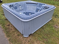 Jacuzzi en buitenspa - afbeelding 23 van  28