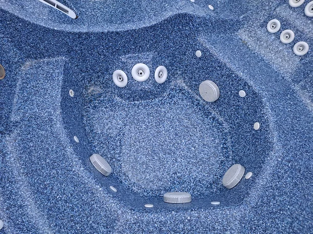 Jacuzzi en buitenspa - afbeelding 25 van  28