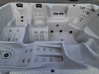 Jacuzzi en buitenspa - afbeelding 2 van  31