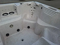 Jacuzzi en buitenspa - afbeelding 3 van  31