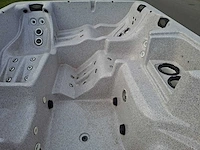 Jacuzzi en buitenspa - afbeelding 8 van  31