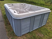 Jacuzzi en buitenspa - afbeelding 15 van  31