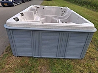 Jacuzzi en buitenspa - afbeelding 16 van  31