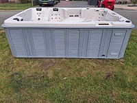 Jacuzzi en buitenspa - afbeelding 18 van  31