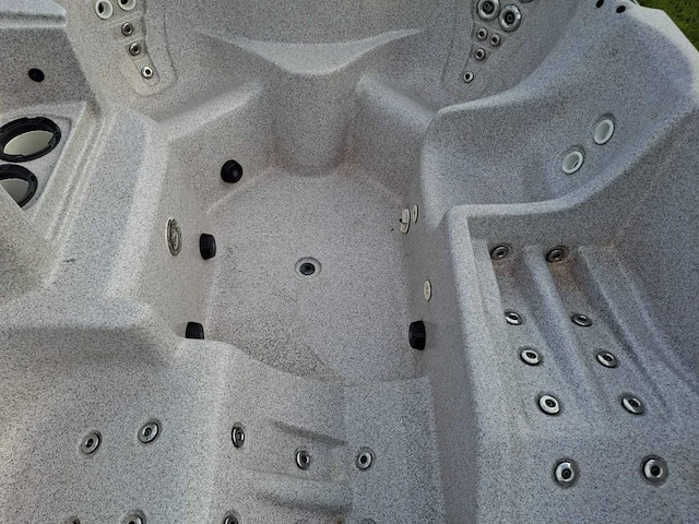 Jacuzzi en buitenspa - afbeelding 24 van  31