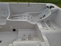 Jacuzzi en buitenspa - afbeelding 26 van  31