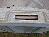 Jacuzzi en buitenspa - afbeelding 27 van  31