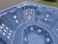 Jacuzzi en buitenspa - afbeelding 12 van  28