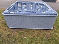 Jacuzzi en buitenspa - afbeelding 19 van  28