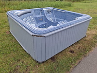 Jacuzzi en buitenspa - afbeelding 21 van  28