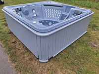 Jacuzzi en buitenspa - afbeelding 4 van  28