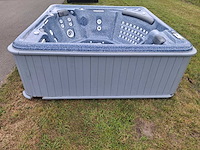 Jacuzzi en buitenspa - afbeelding 5 van  28