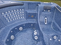 Jacuzzi en buitenspa - afbeelding 8 van  28