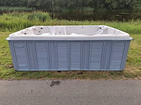 Jacuzzi en buitenspa - afbeelding 28 van  31