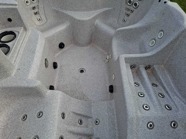 Jacuzzi en buitenspa - afbeelding 30 van  31