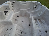 Jacuzzi en buitenspa - afbeelding 31 van  31