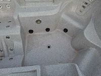 Jacuzzi en buitenspa - afbeelding 7 van  31