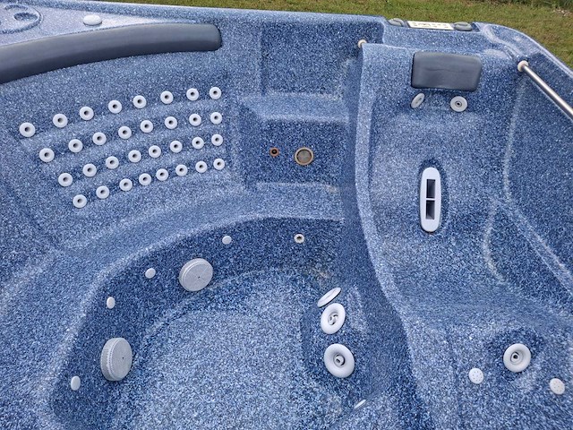Jacuzzi en buitenspa - afbeelding 27 van  28