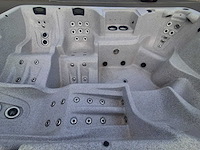 Jacuzzi en buitenspa - afbeelding 2 van  31