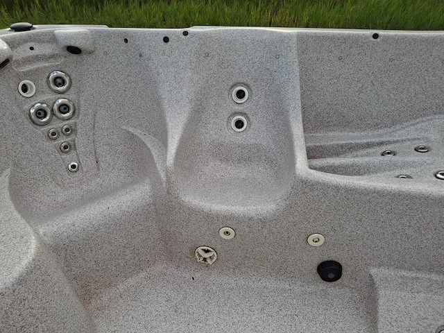 Jacuzzi en buitenspa - afbeelding 11 van  31