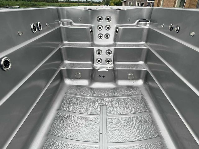 Jacuzzi / zwemspa en buitenspa - afbeelding 11 van  34