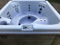 Jacuzzi - afbeelding 1 van  8