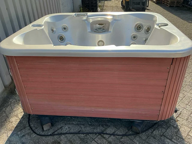 Jacuzzi - afbeelding 2 van  13