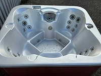 Jacuzzi - afbeelding 1 van  13