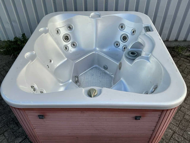 Jacuzzi - afbeelding 8 van  13