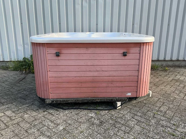 Jacuzzi - afbeelding 10 van  13